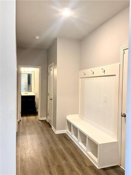 Building Photo - 2418 Ivy Meadow Ln