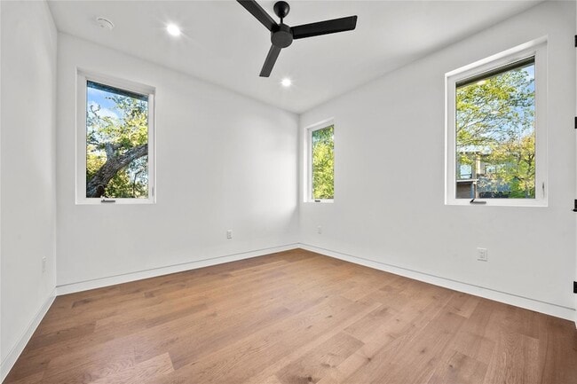 Building Photo - 2904 Westhill Dr