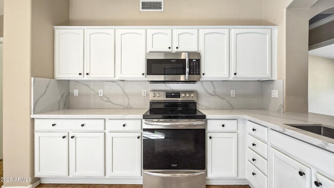 Building Photo - 15690 W Earll Dr