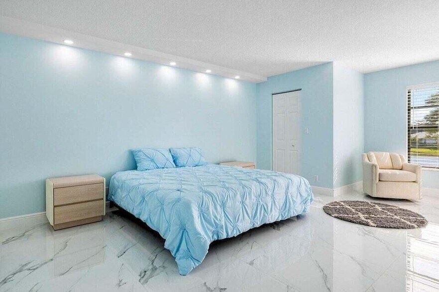 Building Photo - 7076 Huntington Ln