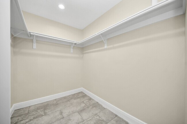 Building Photo - 7066 Villa Dr