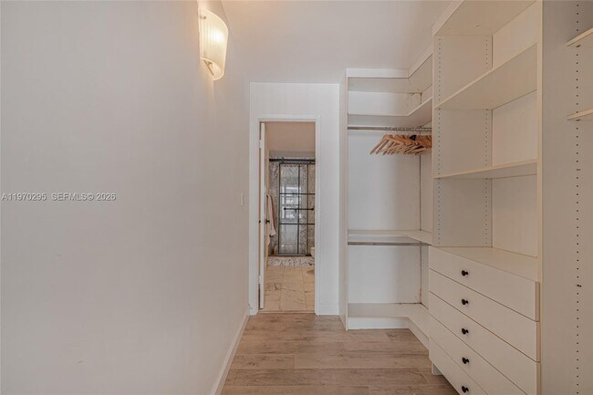 Building Photo - 600 NE 36th St