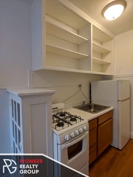 Building Photo - 4631 N Paulina St