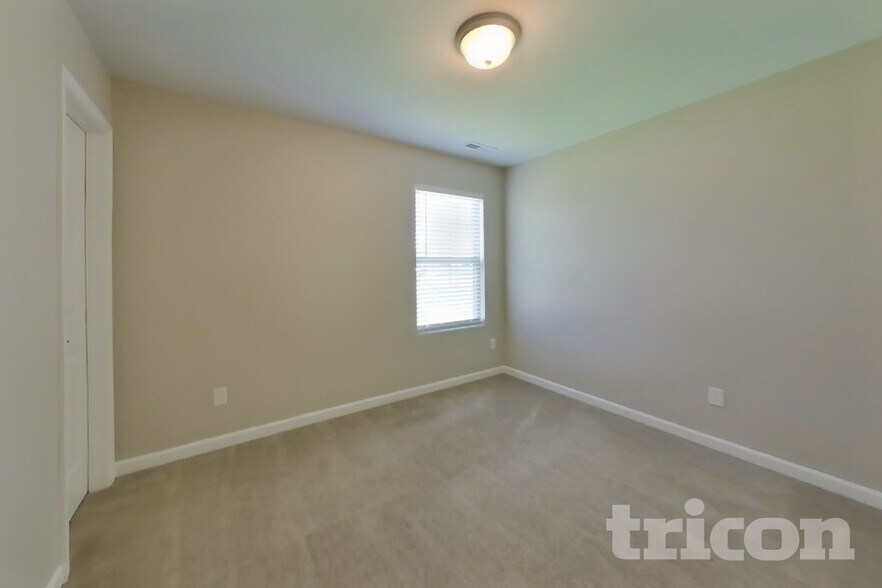 Building Photo - 1035 Lonergan Cir