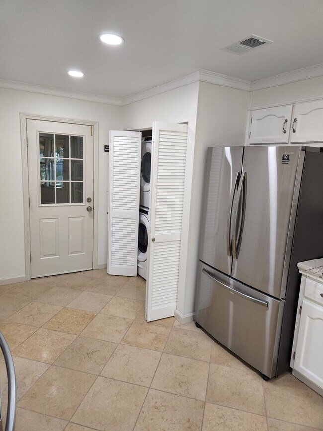 Building Photo - 416 Shallow Creek Rd