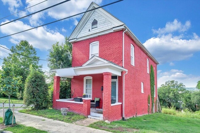 Building Photo - 302 Patton Ave NW