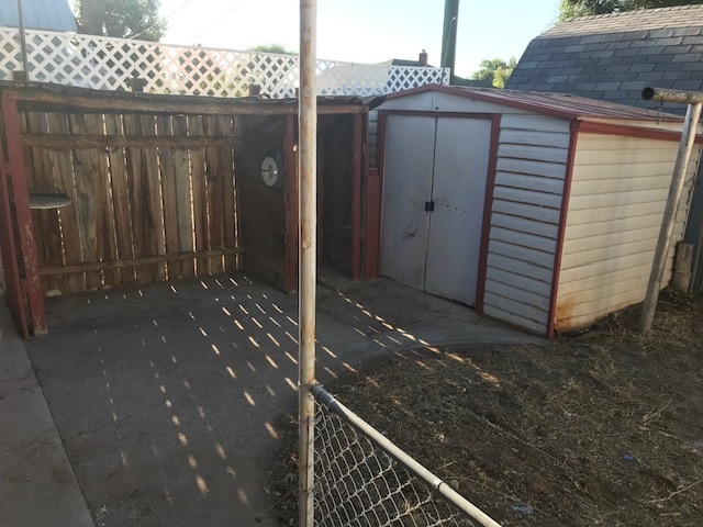 Building Photo - 133 W House