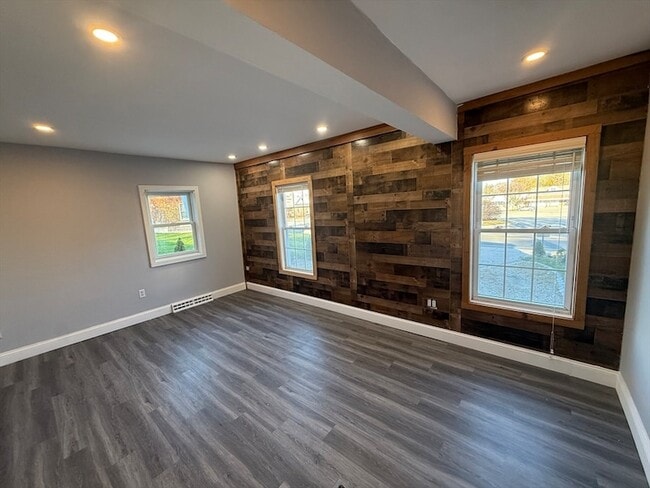 Building Photo - 176 Court St