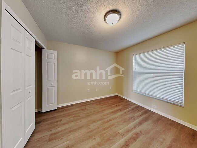 Building Photo - 214 Strada Dr