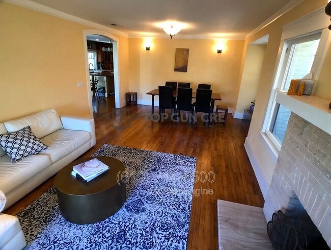 Building Photo - 4026-32 Utah St