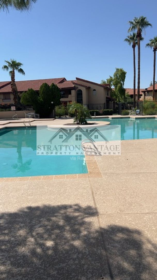 Building Photo - 1351 N Pleasant Dr