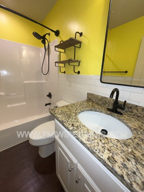 Building Photo - 229 Lace Dr