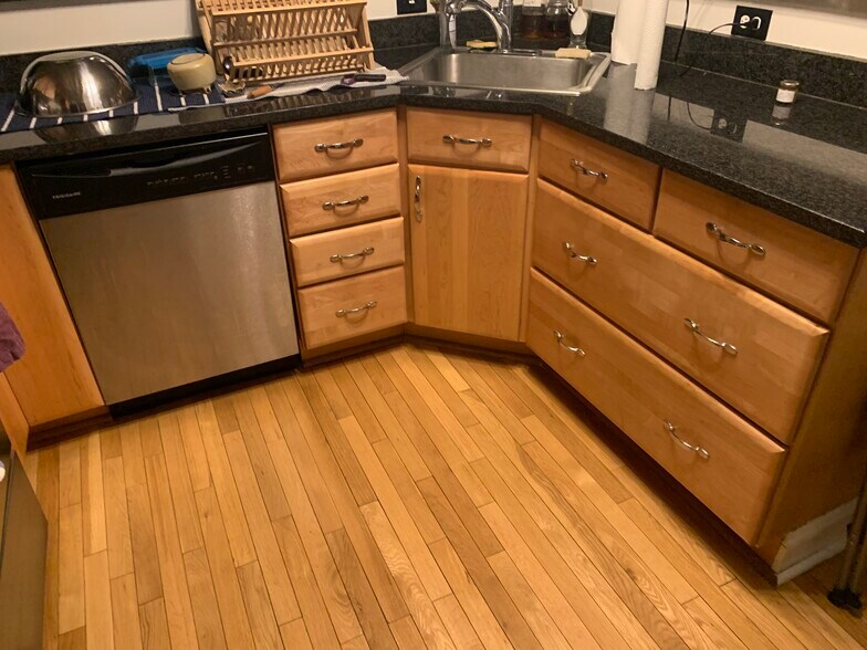 Building Photo - 2105 N Charles St