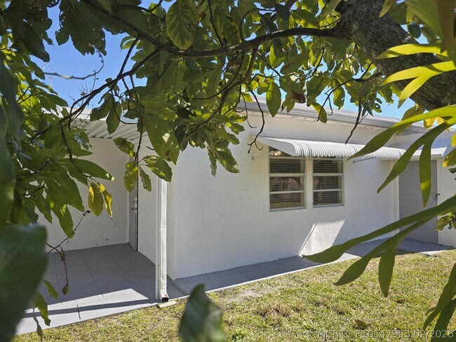 Building Photo - 5713 NW 65th Terrace
