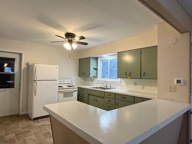 Building Photo - Charming 2-Bedroom Country Home with Garage Near Eau Claire