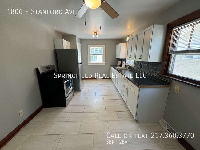 Building Photo - 1806 E Stanford Ave