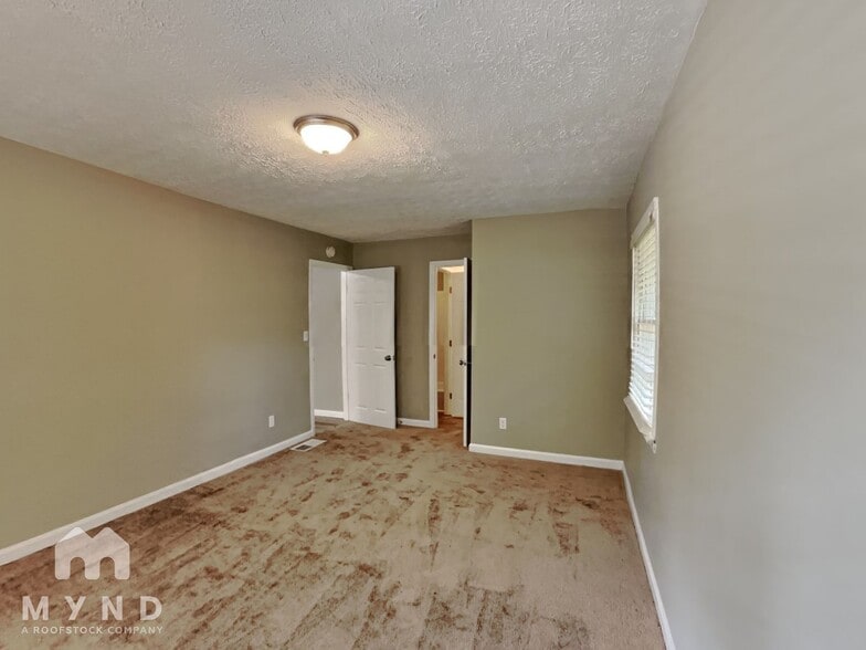Building Photo - 370 Dot Dr