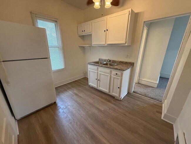 Building Photo - 1621 Court St