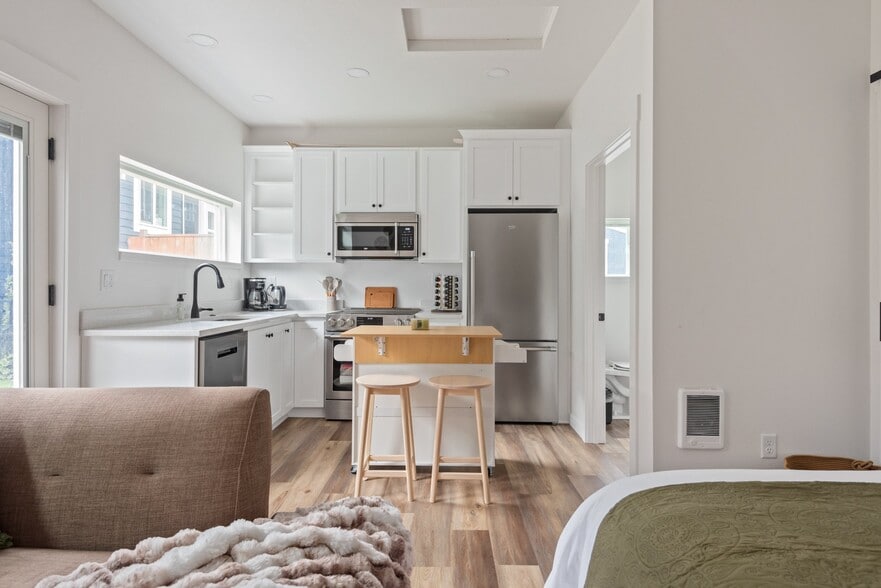 Building Photo - 5764 NE Garfield Ave.