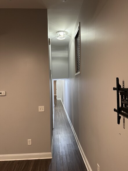 Living hall to kitchen - 631 Bakewell St
