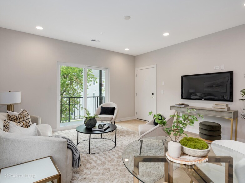 Building Photo - 1631 N Lawndale Ave