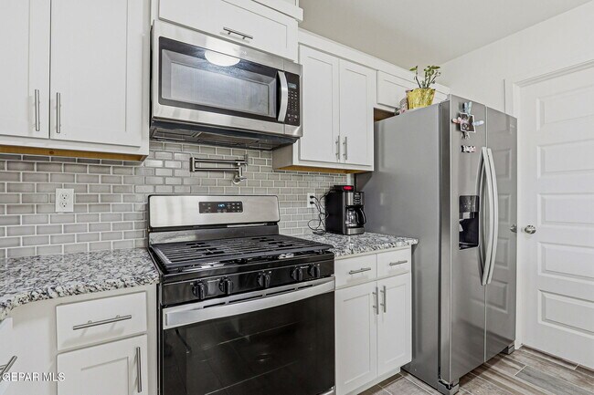 Building Photo - 15252 Apex Ct