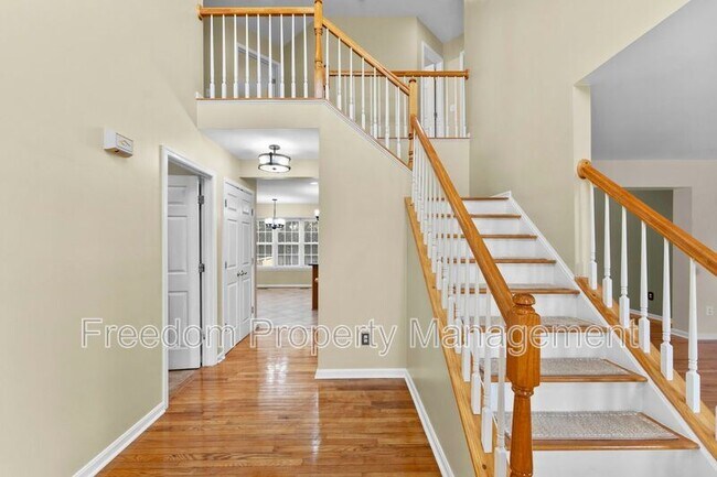 Building Photo - 9140 Worthington Dr