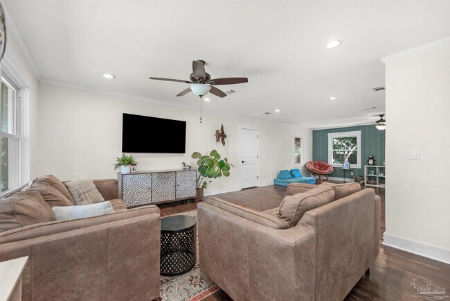 Building Photo - 1800 Foulis Dr