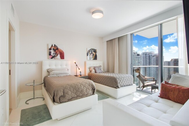 Building Photo - 200 Biscayne Blvd Way