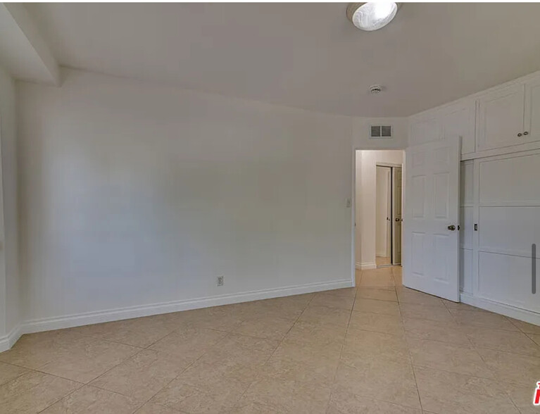 Building Photo - 4833 Alcove Ave