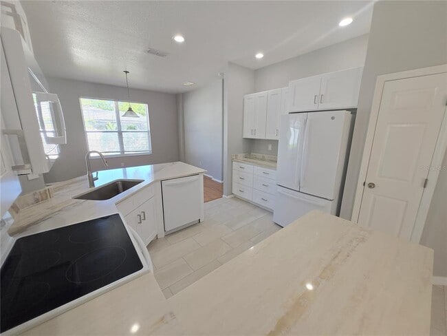 Building Photo - 4211 2nd Ave E