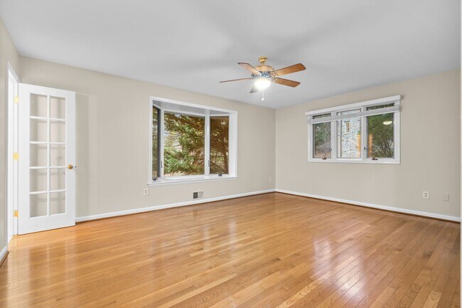 Building Photo - 4 Bed 3 Bath - Bethesda Single Family Home - Move In Ready