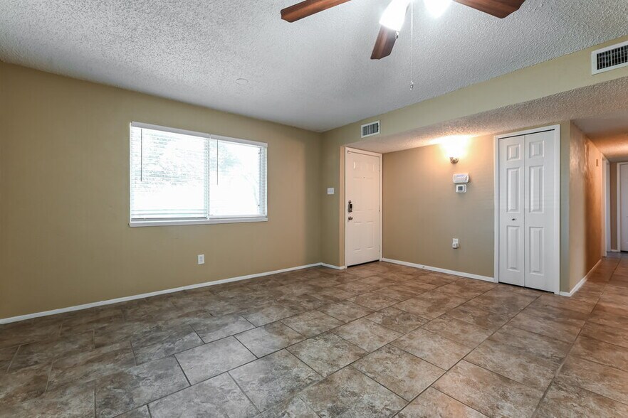Building Photo - 1522 Sunset Ln
