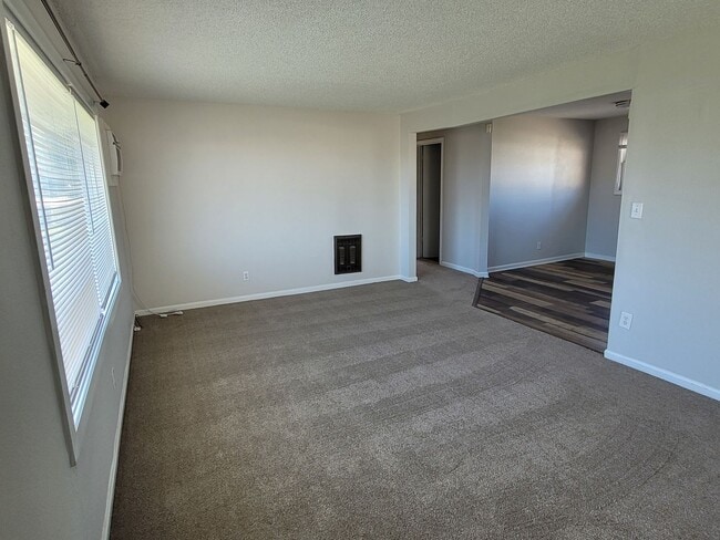 Building Photo - CHRISTMAS SPECIAL DECEMBER RENT FREE - House with Full Basement