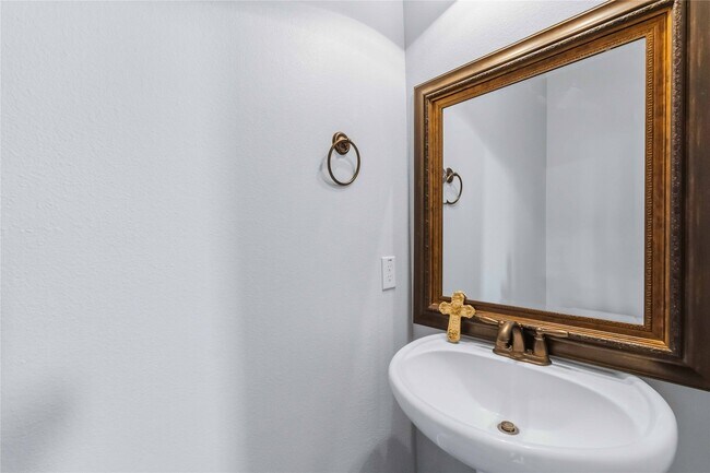 Building Photo - 25327 Oak Knot Dr