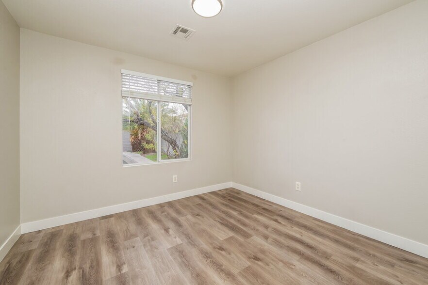 Building Photo - 523 Roberta Alecia Ave