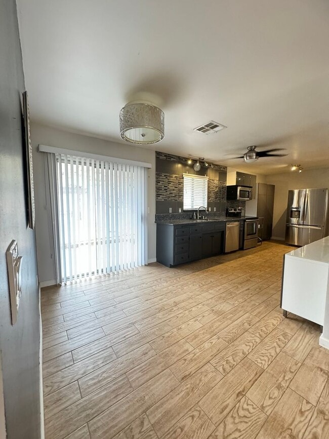 Building Photo - COMING SOON 3 bedroom 1.5 bathroom with amazing views of Morongo Valley