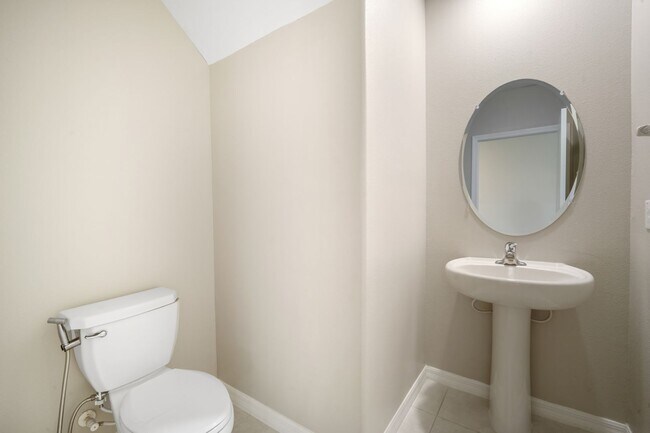 Building Photo - Newer Construction Rental with Open Layout...