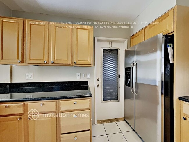 Building Photo - 1906 N 37th Ave