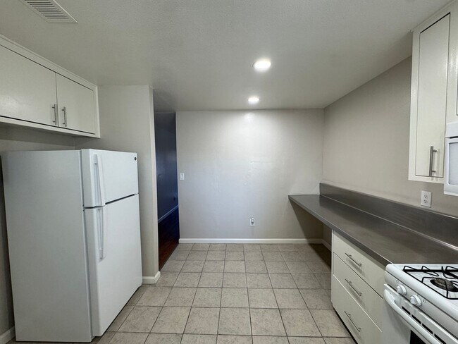 Building Photo - 1800 Orange St