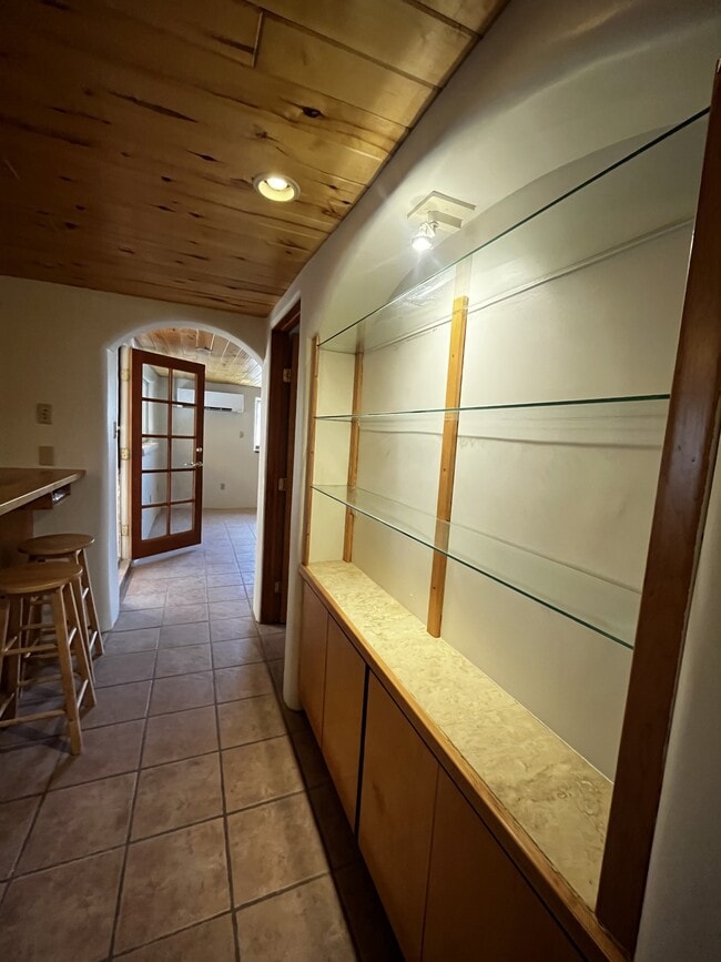 Building Photo - 409 Maria Ln