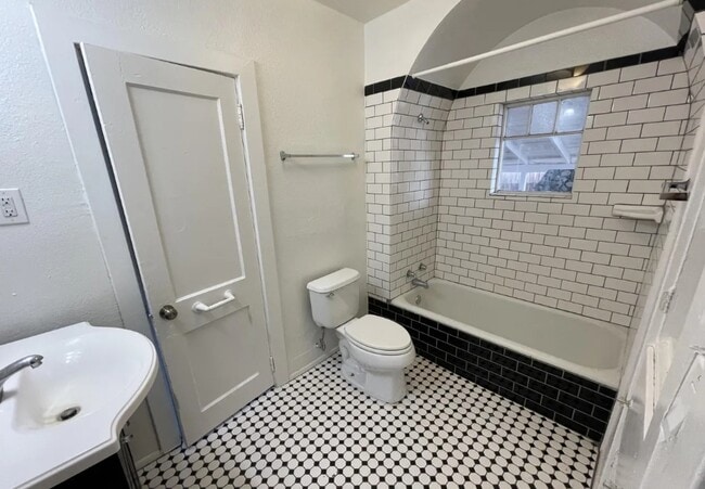 Building Photo - 3805 N 9th Pl