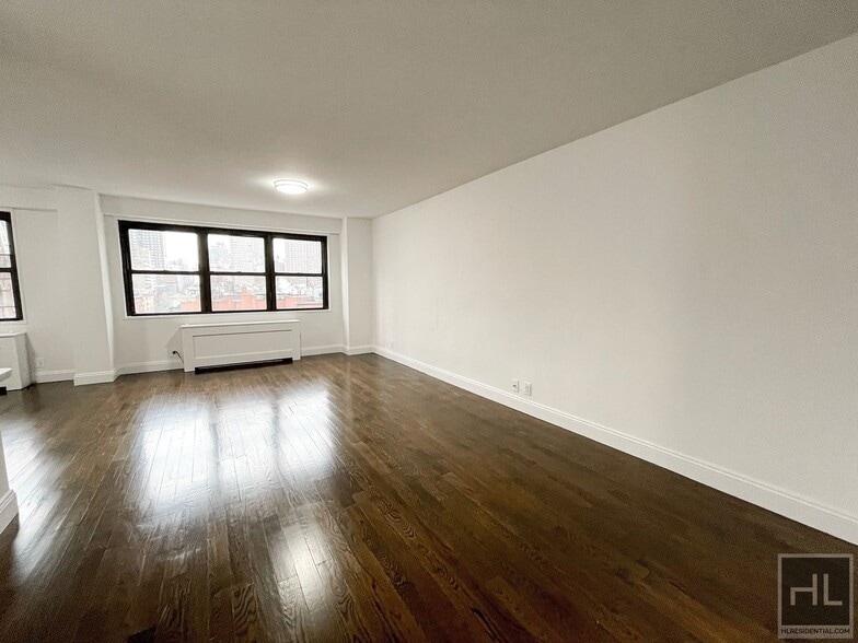 Primary Photo - E 88th St