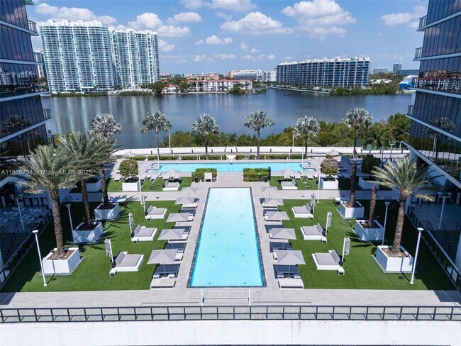 Building Photo - 5500 Island Estates Dr