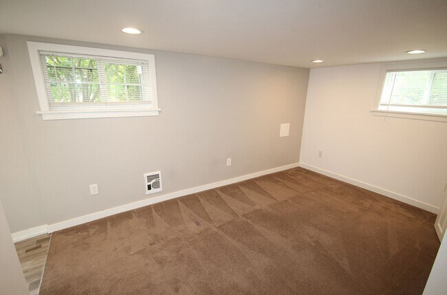 Building Photo - 7326 Triplex