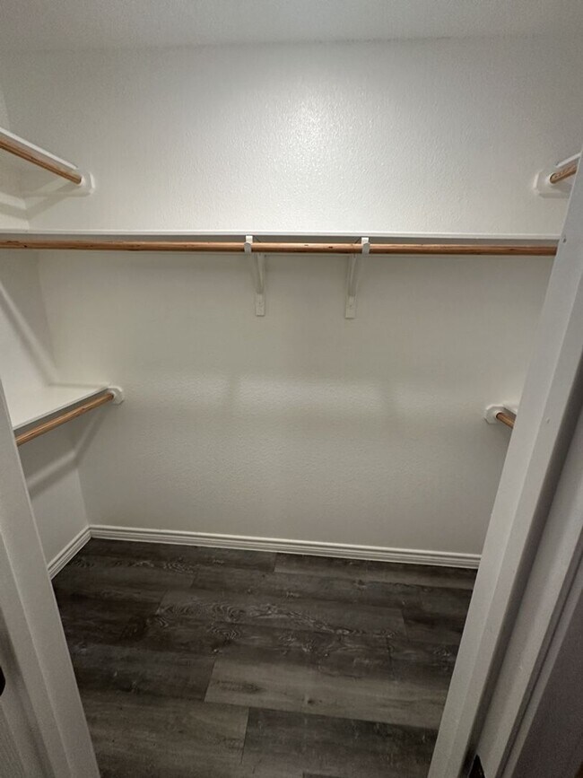 Building Photo - AVAILABLE NOW!