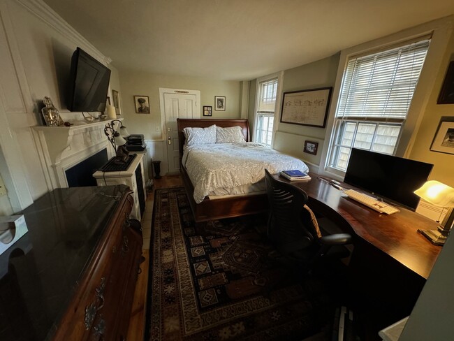 Queen sleigh bed, Ralph Lauren dresser & work space with marble top - 30 Golden Hill St