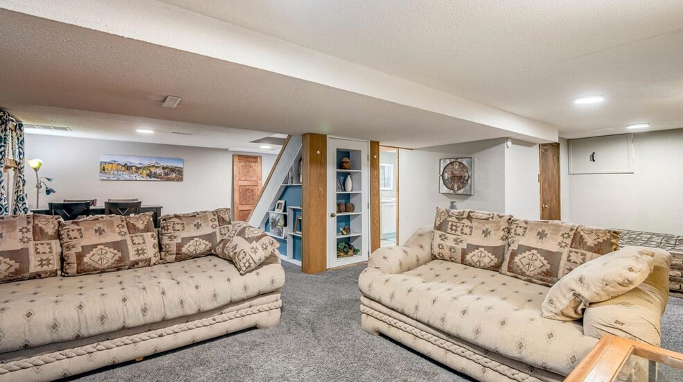 Building Photo - 8261 W Portland Ave