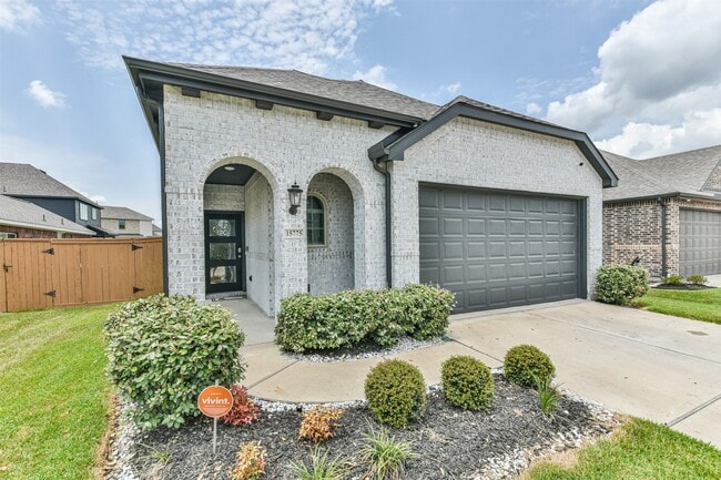 Building Photo - 15775 Cairnwell Bend Dr