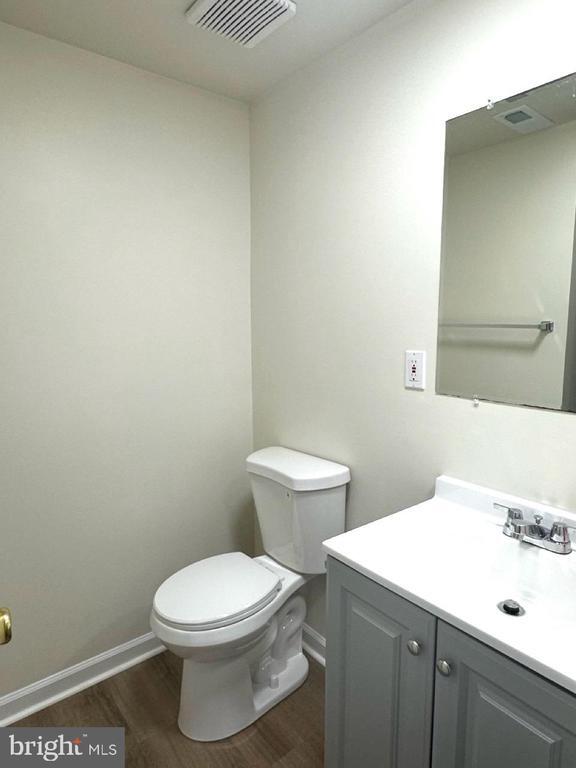 Building Photo - 898 Bayridge Dr